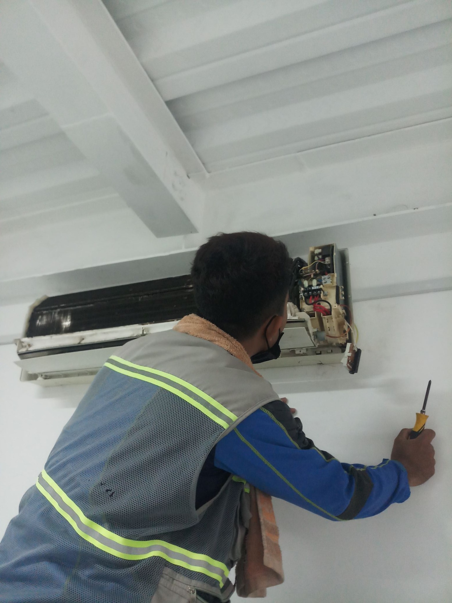 HTD ក្រុមហ៊ុនជួសជុលនឹងលាងសំអាតម៉ាស៊ីនបោកខោអាវ ម៉ាស៊ីនត្រជាក់ ទូរទឹកកក  (ជាងម៉ាស៊ីនត្រជាក់)