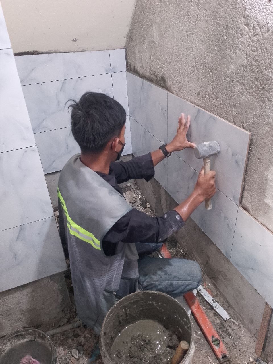 ជាងសំណង់ ជាងជួសជុលផ្ទះ