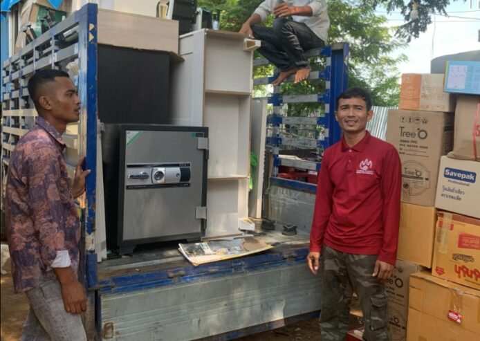ឡានជួល ដឹកអីវ៉ាន់រេីផ្ទះ  (Truck for rent)
